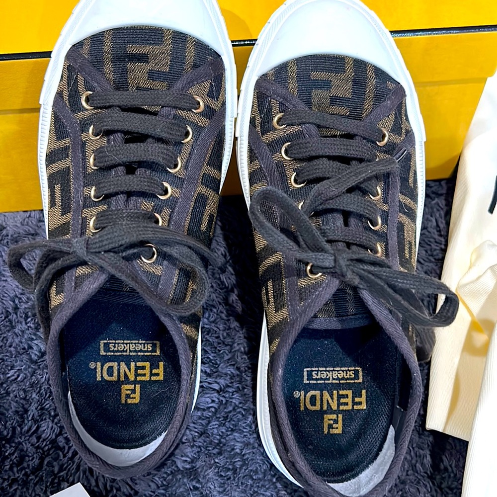 Fendi Dominó brown fabric low top sneakers. Hardly worn, size 7.